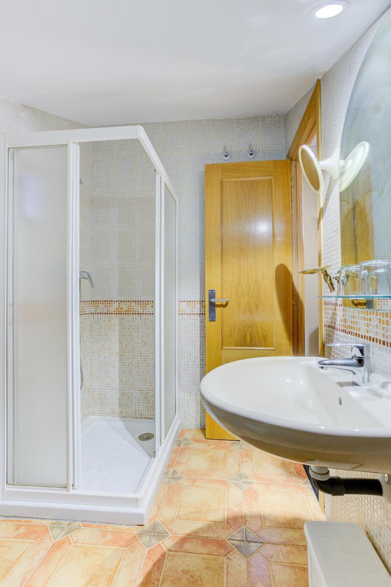 Hotel Pizarro أومانيس ديه مدريد المظهر الخارجي الصورة