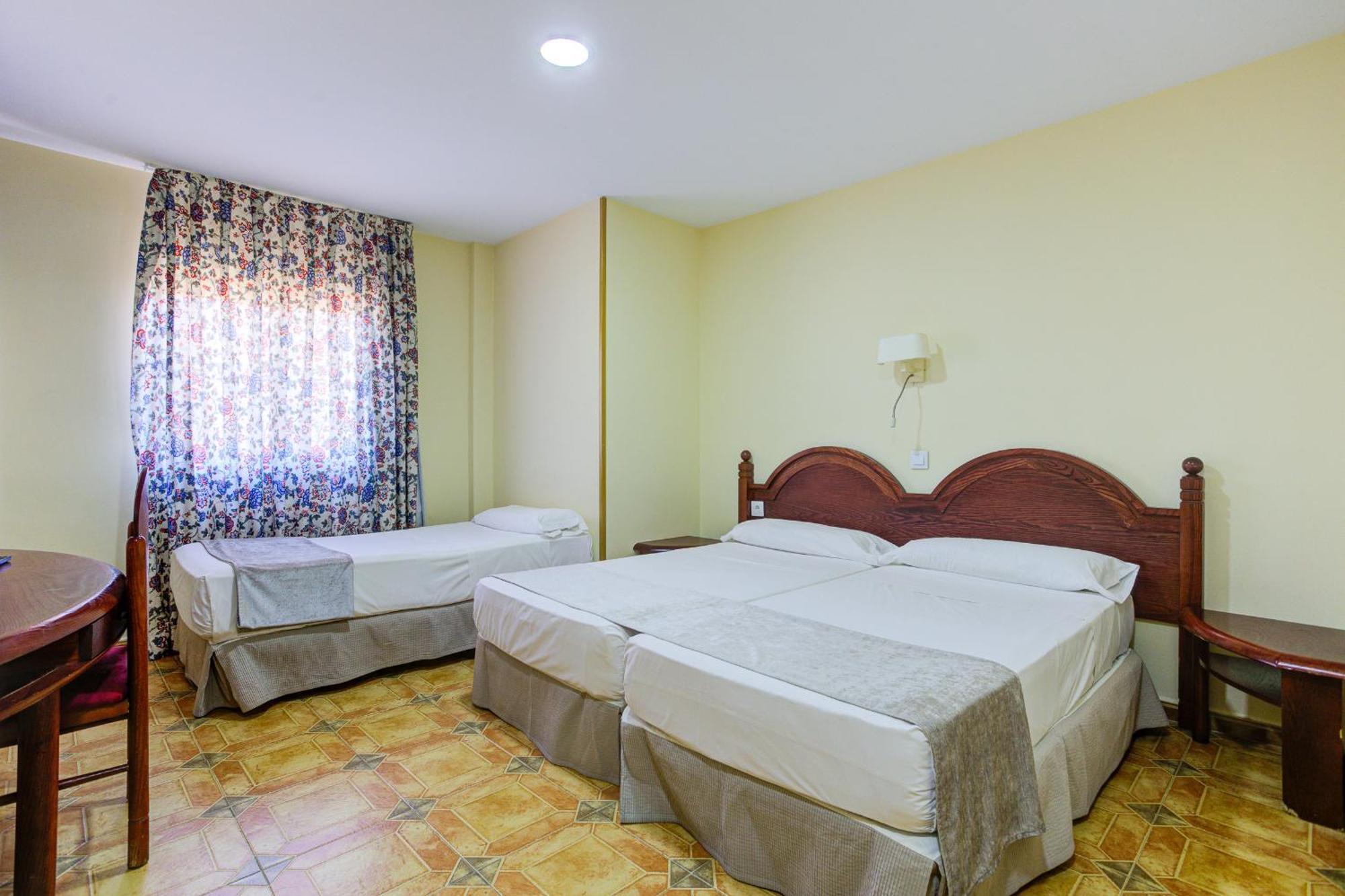 Hotel Pizarro أومانيس ديه مدريد المظهر الخارجي الصورة