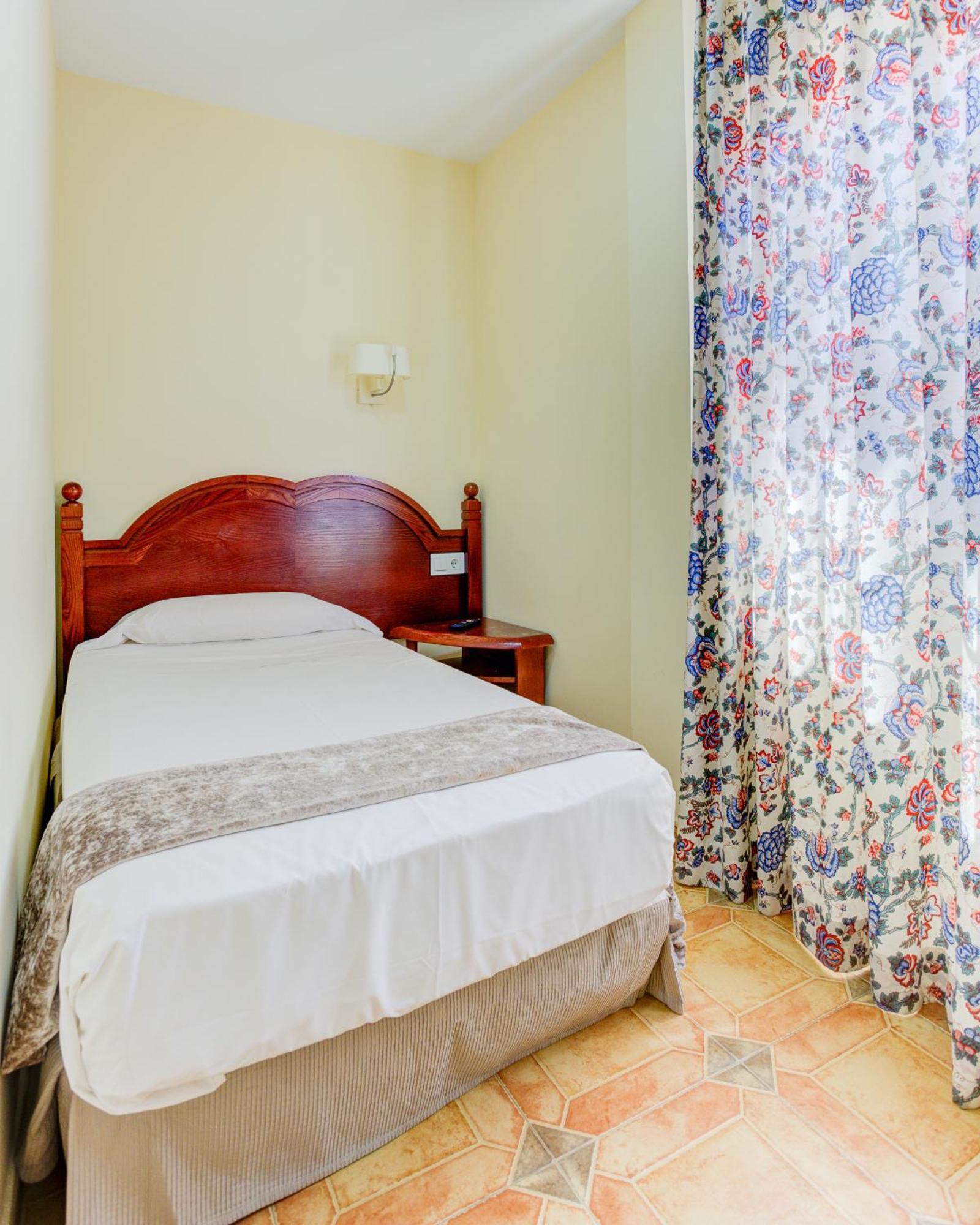 Hotel Pizarro أومانيس ديه مدريد المظهر الخارجي الصورة