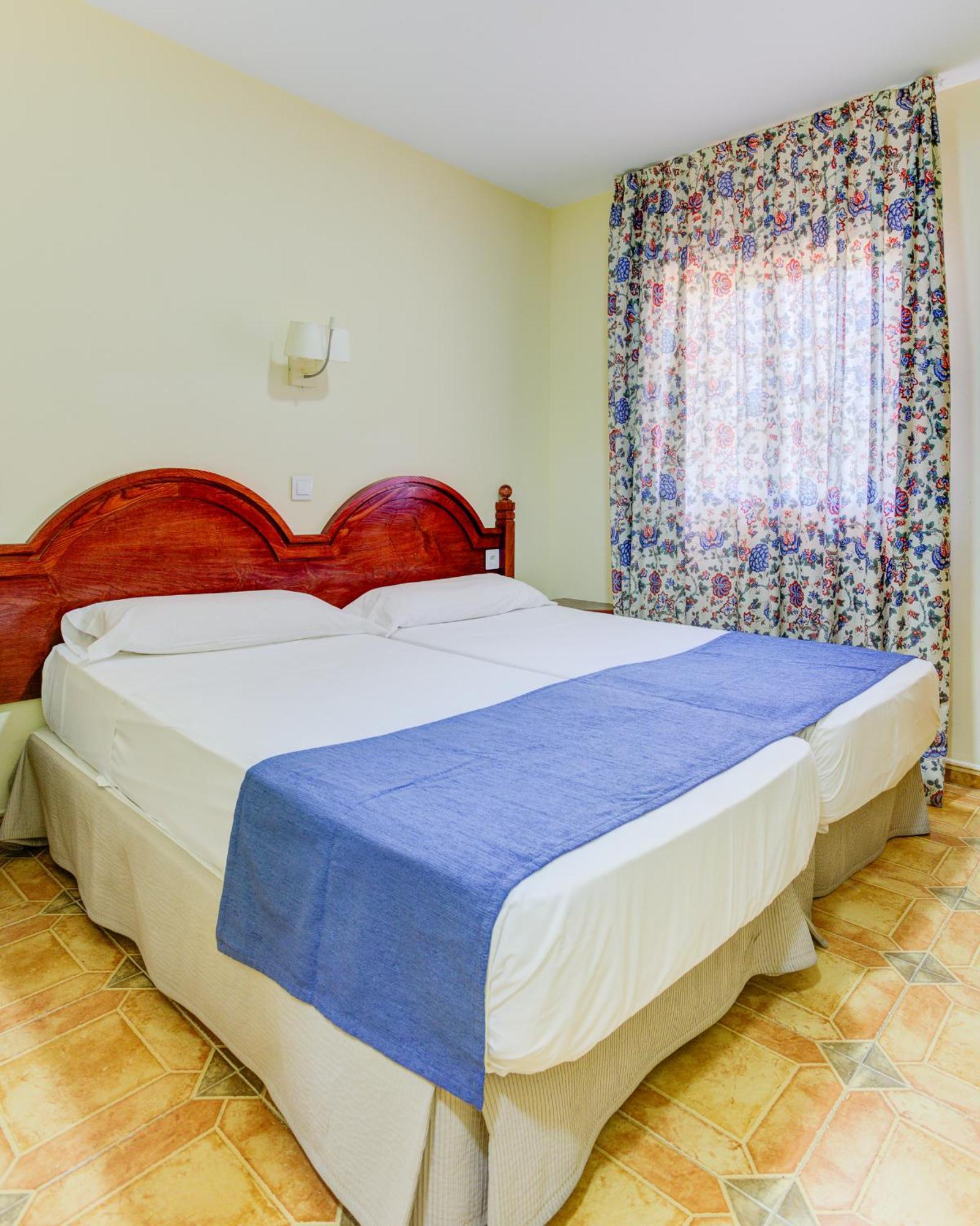 Hotel Pizarro أومانيس ديه مدريد المظهر الخارجي الصورة