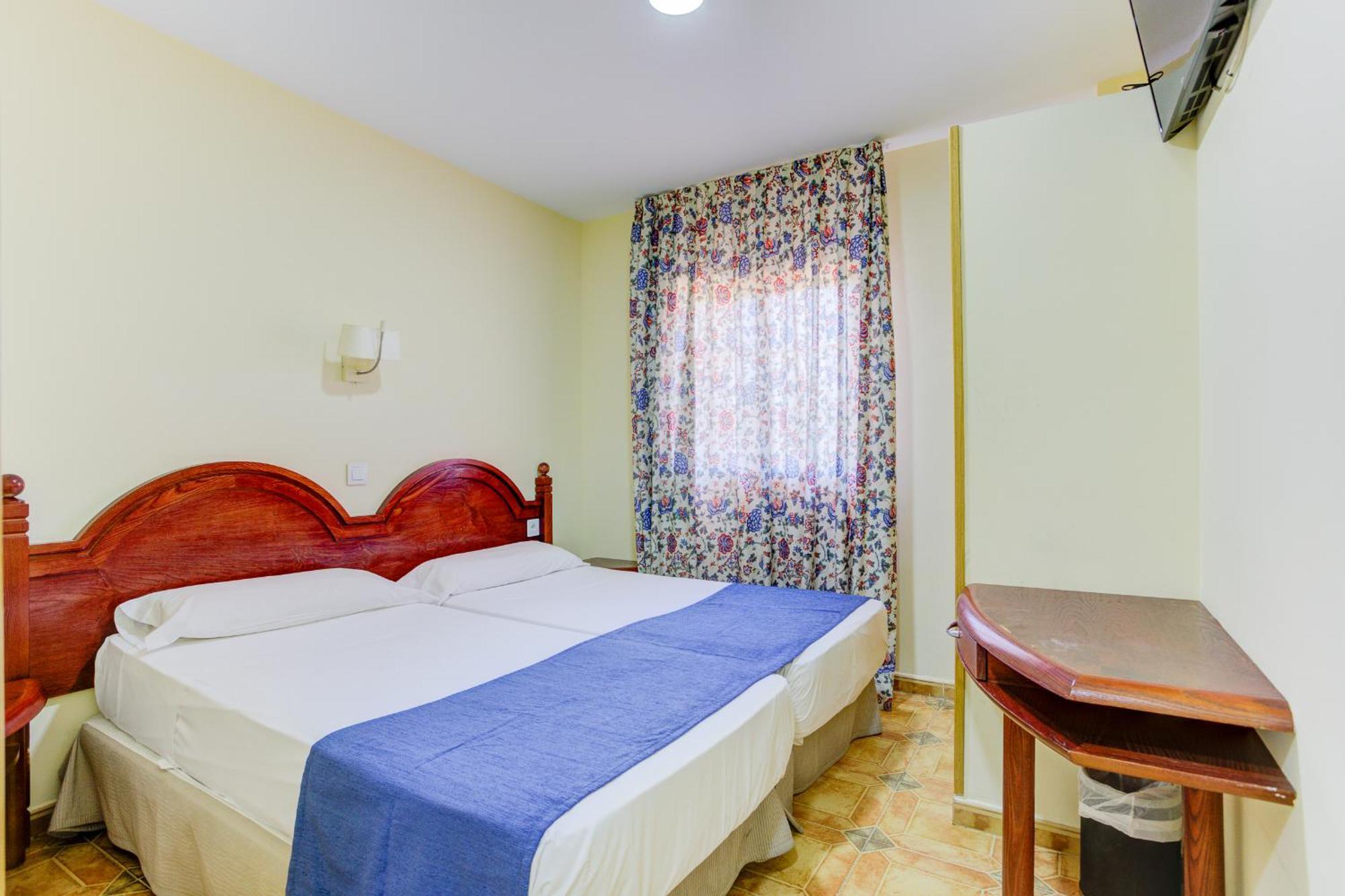 Hotel Pizarro أومانيس ديه مدريد المظهر الخارجي الصورة