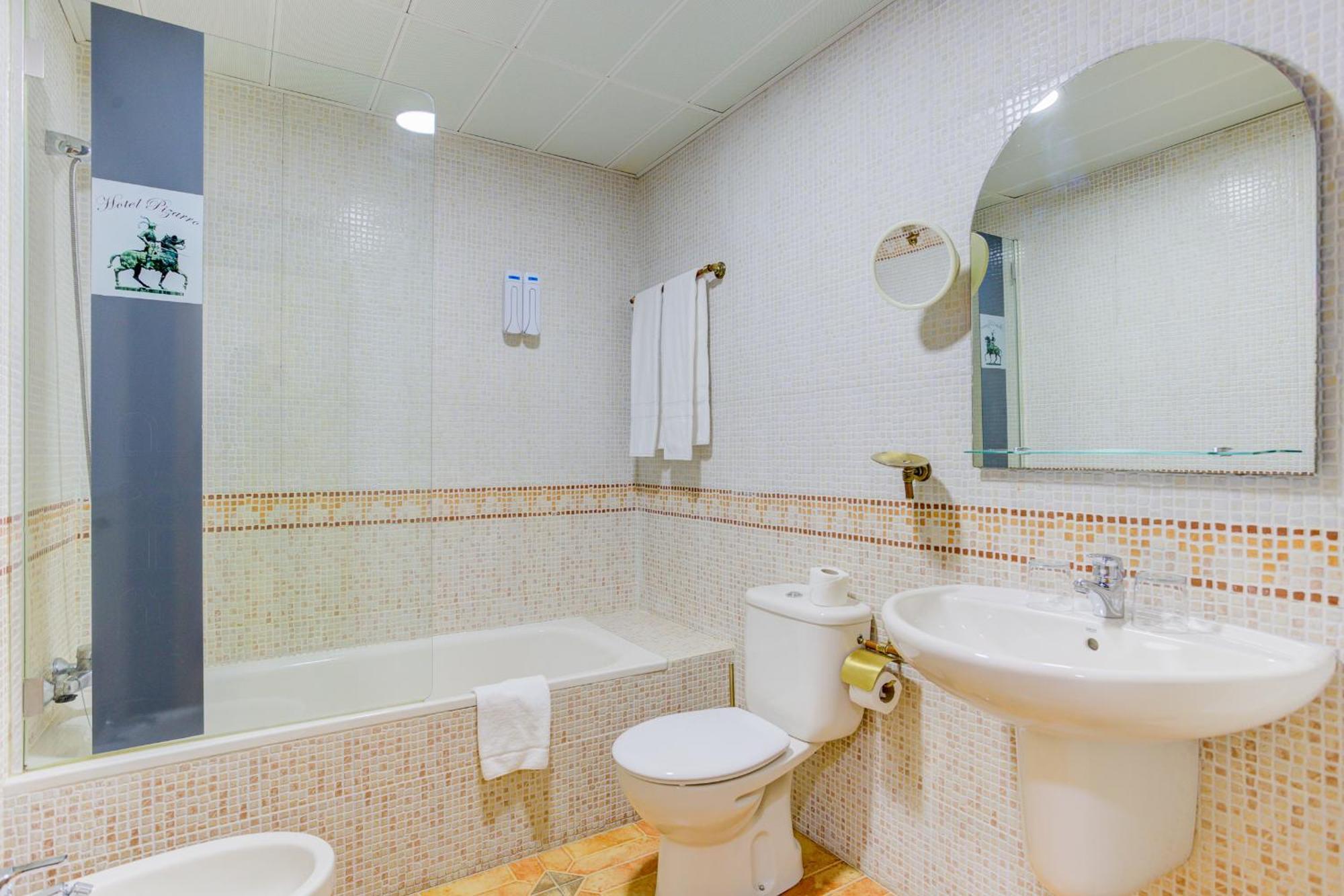 Hotel Pizarro أومانيس ديه مدريد المظهر الخارجي الصورة